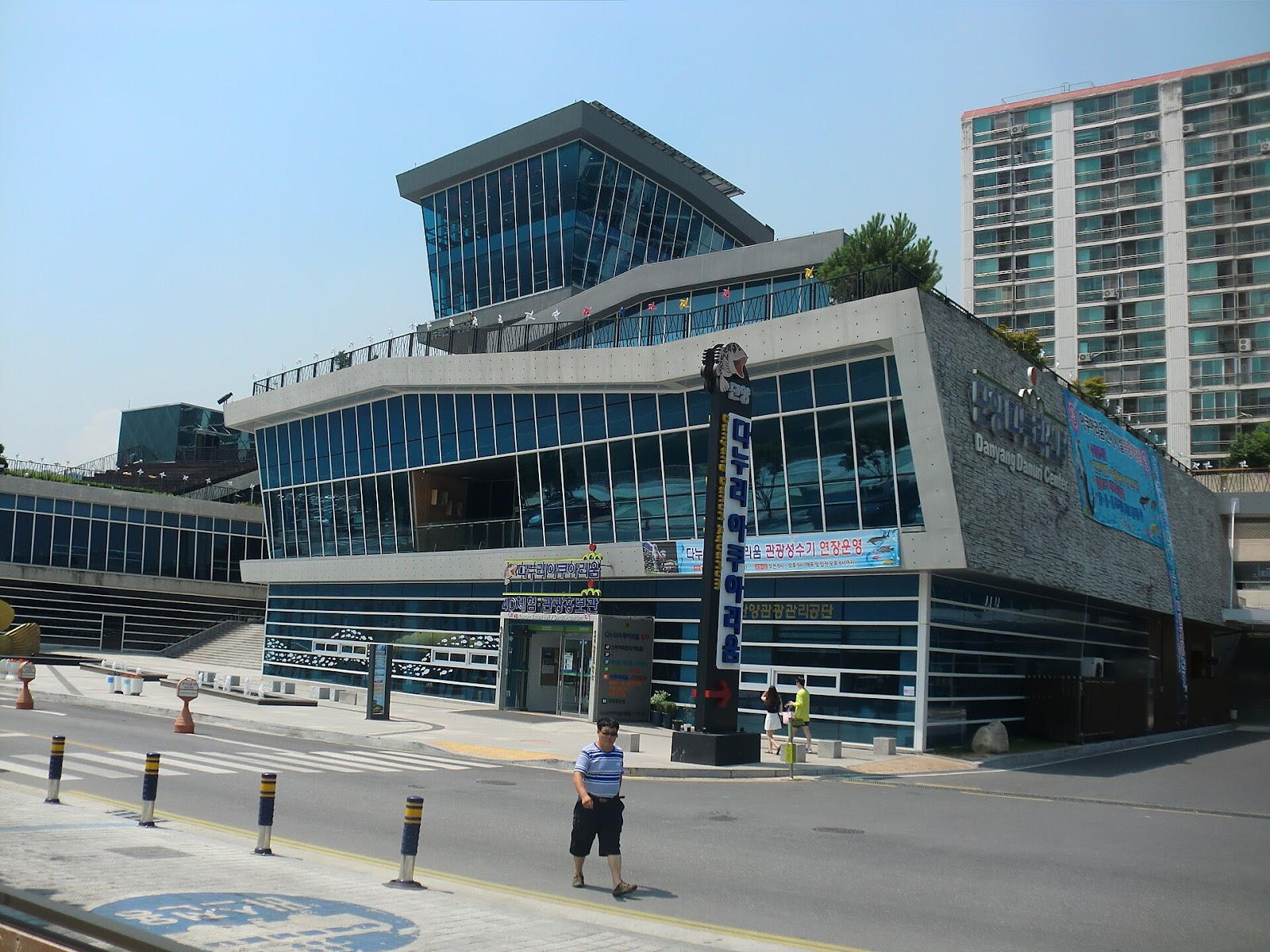사진: hyolee2, “Danuri Aquarium.JPG”, Wikimedia Commons, CC BY-SA 4.0. 원본에서 파일명만 변경함. 단양 다누리아쿠아리움